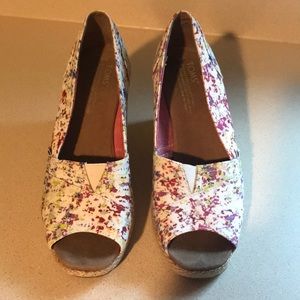 Toms sz 8 med open toe floral wedge espidrilles